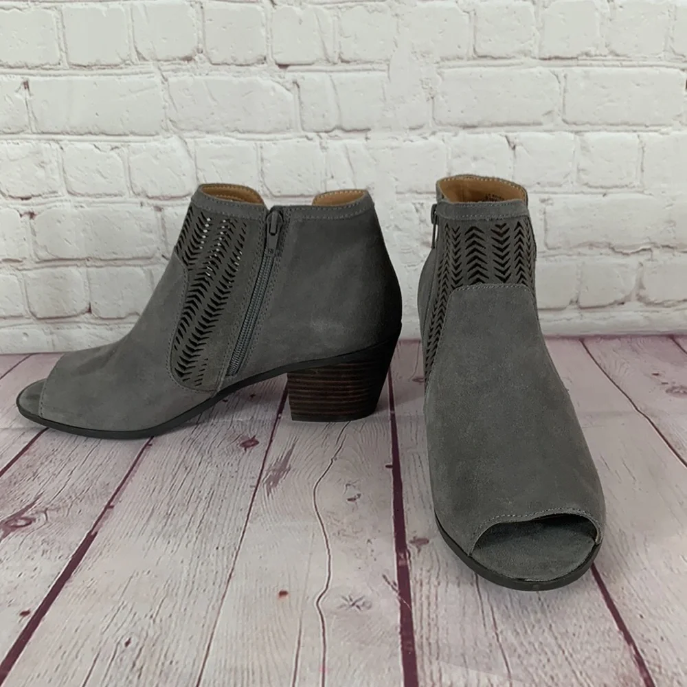 LUCKY Brand LK-Bahrie Titanium Oiled Suede Shootie Wide Width Size 9.5
